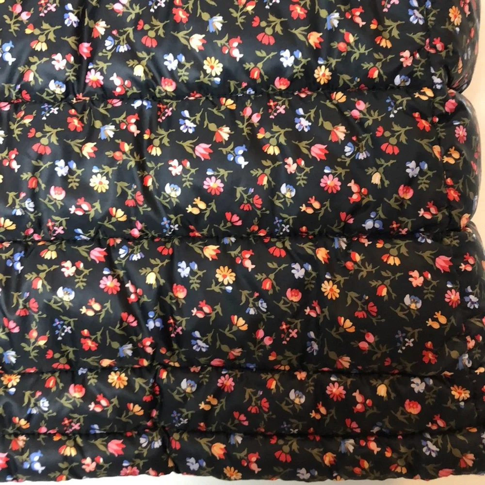 GAP l Black & Floral Down Alternative Puffer Vest